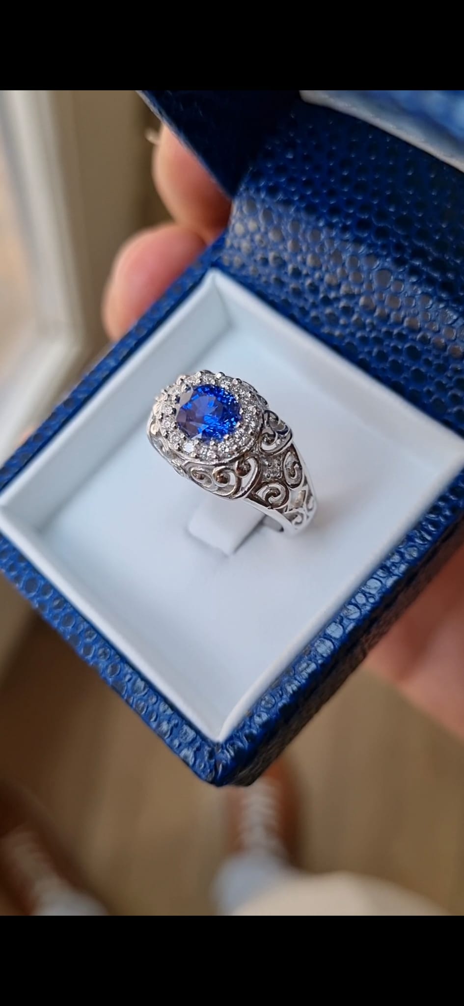 Bague saphir bleu et diamants